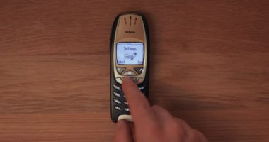 Eski Cep Telefonu Bluetooth 'u açıyor