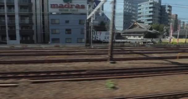 도쿄에 도착 한 열차 승객들 — 비디오
