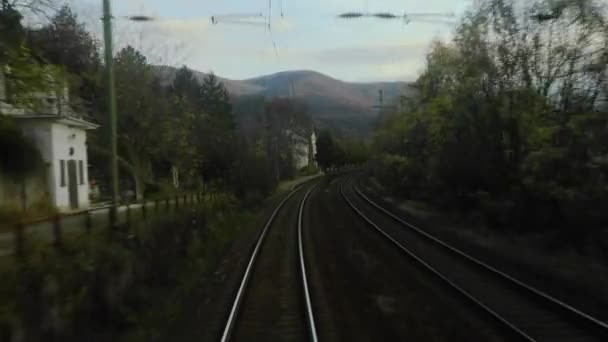 Viagens ferroviárias vista traseira — Vídeo de Stock