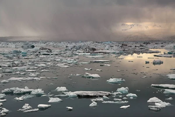 Lago glacial na Islândia — Fotografia de Stock