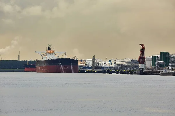 Öltankschiff in Rotterdam — Stockfoto