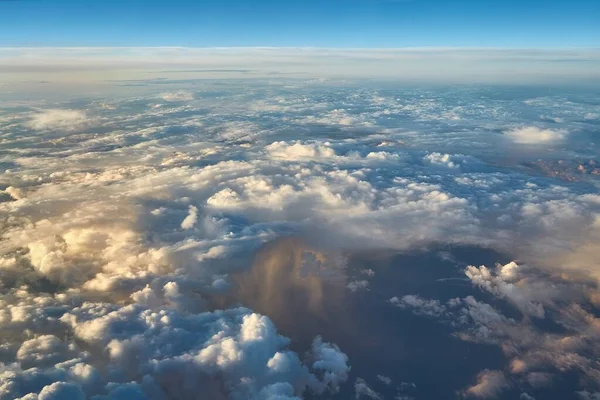 Облака и буря сверху — стоковое фото