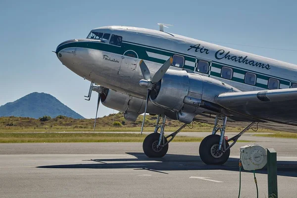 DC-3 at the airport — Stock Photo, Image