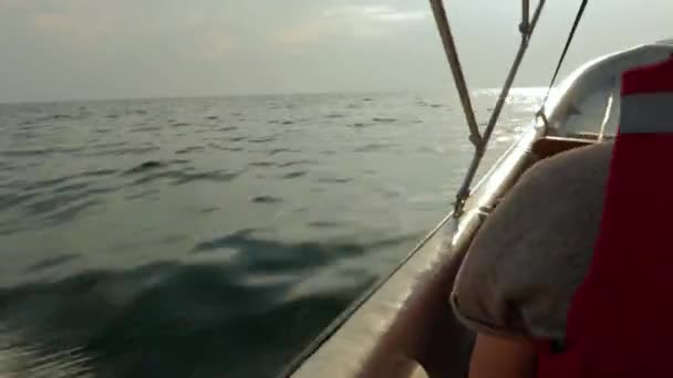 Splashing waves motorboat wake bumpy ride — Stock Video