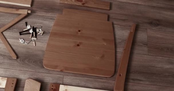 Dřevěné Křeslo Připravené Smontování Součástky Rozložené Rozbalení — Stock video