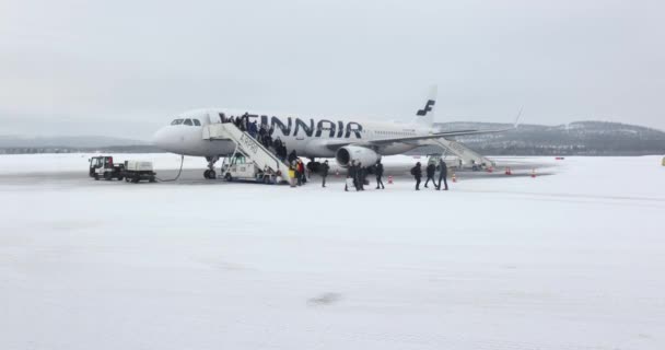 Ivalo Finlandia Circa 2022 Vuelo Finnair Desde Helsinki Llegando Aeropuerto — Vídeo de stock