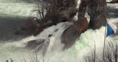İsviçre 'de Rhine Şelalesi