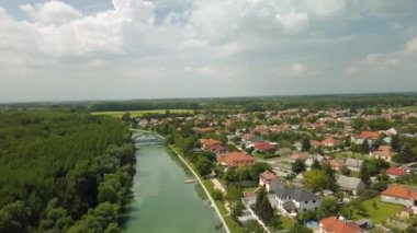 Halaszi, Szigetkoz, Macaristan'da yaz köyü havadan insansız hava aracı vuruldu