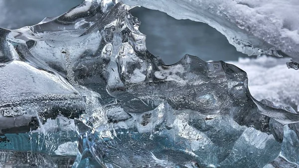 氷山氷の融解 氷の氷河の抽象的な形が形成される — ストック写真
