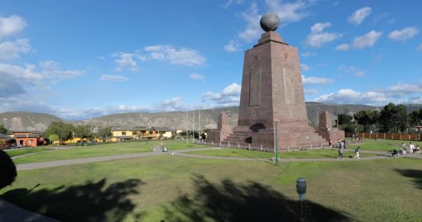 サンアントニオ エクアドル 約2019 赤道記念碑 シウダミッド ムンド エクアドル 赤道線上の象徴的な場所 カメラのパンニング — ストック動画