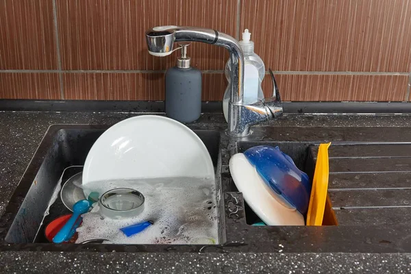 Washig Dishes Kitchen Sink — Fotografia de Stock