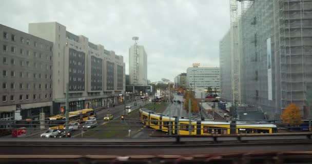 Berlín Německo Circa 2022 Pohled Město Berlín Projíždějící Okna Místního — Stock video