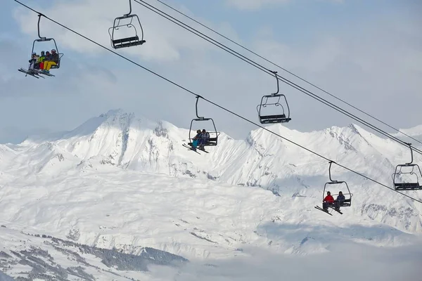 Plagne Frankrike Circa 2016 Skidliftar Och Skidåkare Starkt Solljus Sluttning — Stockfoto