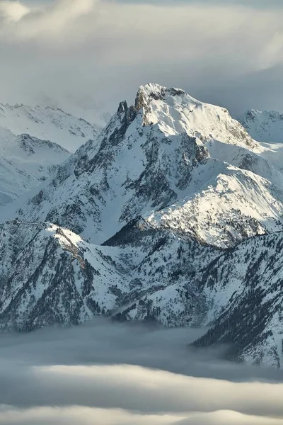 冬の天気の雪の山 — ストック写真