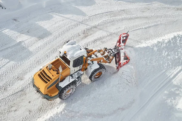 Сніговий Плуг Очищає Сніг Від Доріг Після Сильних Снігопадів Альпах — стокове фото