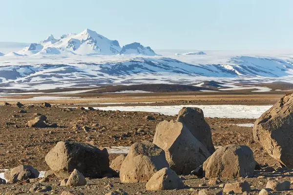 Paisaje Las Tierras Altas Islandesas Con Nieve Rocas Primer Plano — Foto de Stock