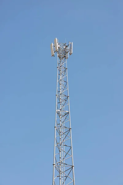 Torre Transmisora Comunicación Con Muchas Antenas — Foto de Stock