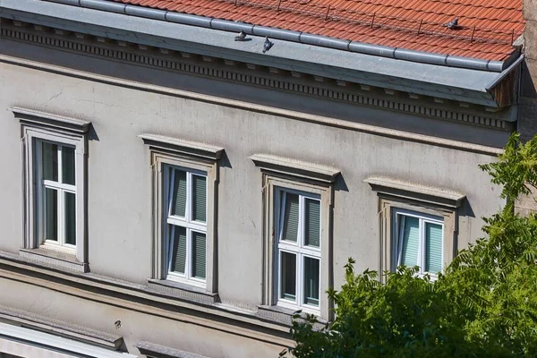 Fassade Eines Stadthauses Einem Alten Viertel Budapest — Stockfoto