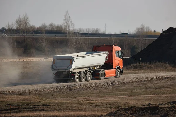 Dumpbil Vid Vägbygge Med Damm Luften — Stockfoto