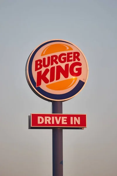 Budapeste Hungria Circa 2022 Burger King Assina Alto Uma Estrada — Fotografia de Stock