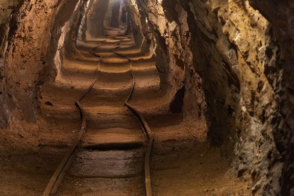 Túnel Mineração Com Luzes Trilhos — Fotografia de Stock