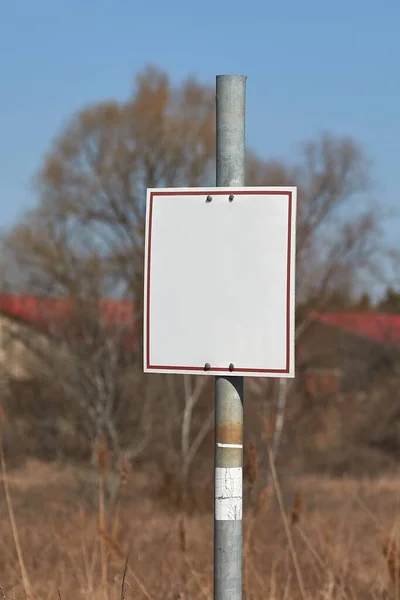 Leeg Bord Een Stuk Grond — Stockfoto