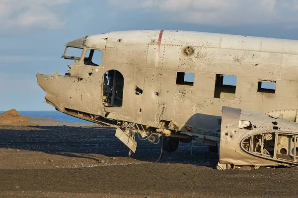 一架陈旧的坠毁飞机的残骸 — 图库照片