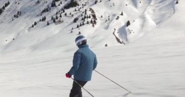 Alplerde kayak yapmak, hızlı çekim takip etmek, kameralar, kış sporları.