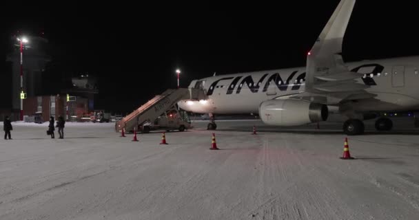 Ivalo Finlandia Circa 2022 Finnair Airliner Después Aterrizar Ivalo Aeropuerto — Vídeos de Stock