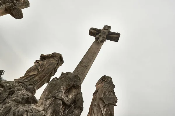 Croix Sur Colline Vieilles Sculptures Abîmées Fil Des Ans — Photo