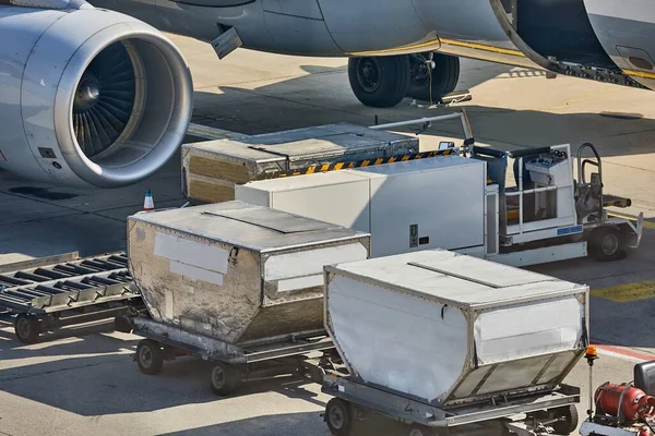 Contenedores Carga Cargados Avión Pasajeros —  Fotos de Stock