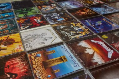 Budapeşte, Macaristan - 14 Eylül 2016: Heavy metal müzik CD'leri çeşitli grupların