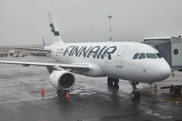 Helsinki Finlandia Abril 2017 Avión Finnair Airbus A319 Aeropuerto Helsinki —  Fotos de Stock