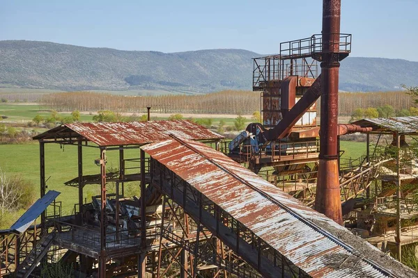 Rusty Abandonado Restos Uma Mina Estruturas Industriais — Fotografia de Stock