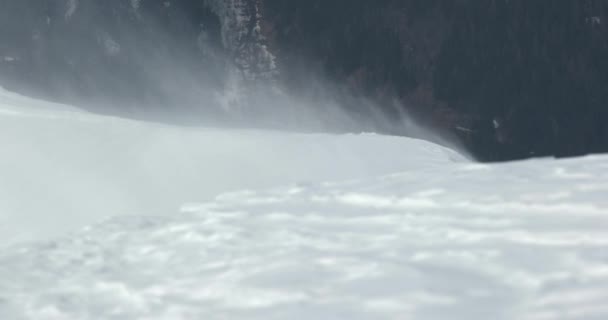 Cristales Nieve Soplados Fuerte Viento Ventisca Altas Montañas Invierno — Vídeo de stock