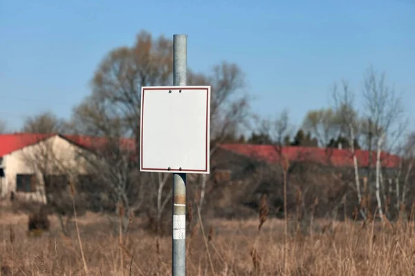 Pusty Szyld Kawałku Ziemi — Zdjęcie stockowe