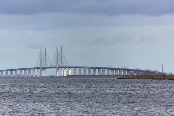Uzakta Danimarka Sveç Birbirine Bağlayan Oresund Köprüsü Havada Isı Sisi — Stok fotoğraf