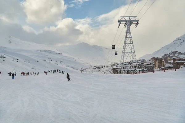 Pessoas Esquiando Estância Esqui Val Thorens Les Valles França — Fotografia de Stock