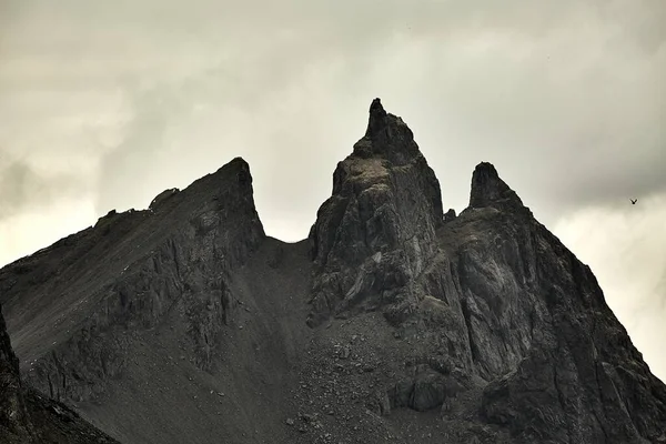 Falaises Des Montagnes Islande Vestrahorn Stokksnes Pierre Volcanique Noire — Photo