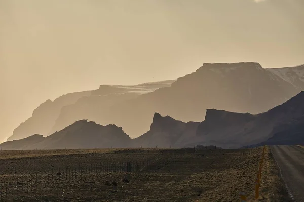 Paysage Crépusculaire Avec Montagnes Route Obscure — Photo