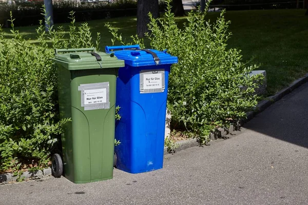 Basel Schweiz Papperskorgar För Kommunalt Avfall Grön Gata Eller Soptunnor — Stockfoto