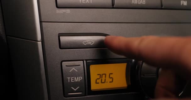 Einschalten Der Internen Umwälzung Einer Auto Klimaanlage — Stockvideo