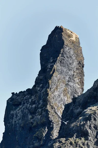 Isländische Flachlandschaft Mit Den Klippen Der Vestmannaeyjar Inseln Weit Entfernten — Stockfoto