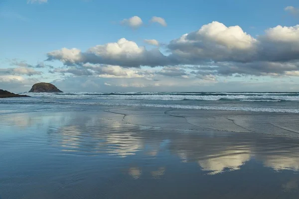 Sandy Beach Landscape Cloud Reflections New Zealand — Stock Photo, Image