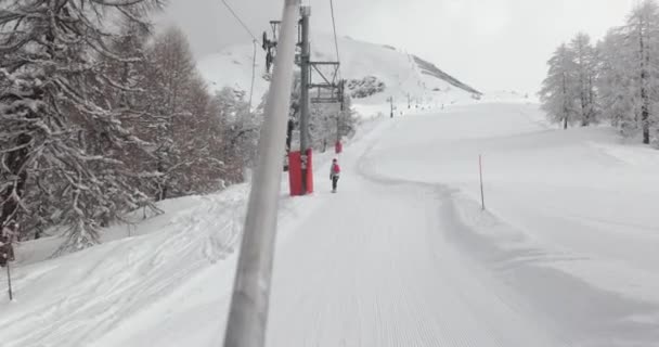 Met Behulp Van Skilift Trekken Knop Lift Zwitserse Alpen — Stockvideo