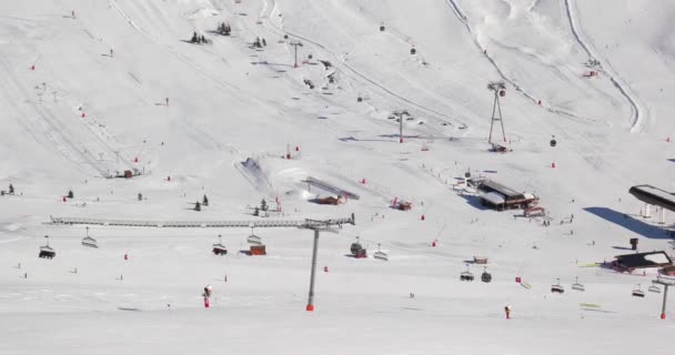 Skipiste Franse Alpen Veel Skiliften Het Centrum Van Alpe Dhuez — Stockvideo