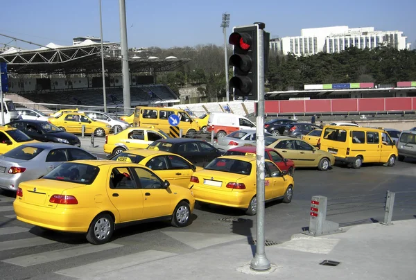Желтое такси в Стамбуле — стоковое фото