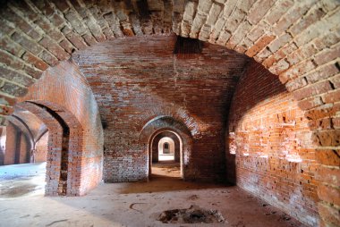 fort tünelde