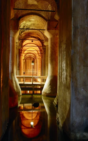 The underground reservoir of Basilica Cistern in Istanbul — Stock Photo, Image