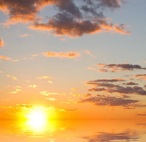 Céu fundo no pôr do sol — Fotografia de Stock